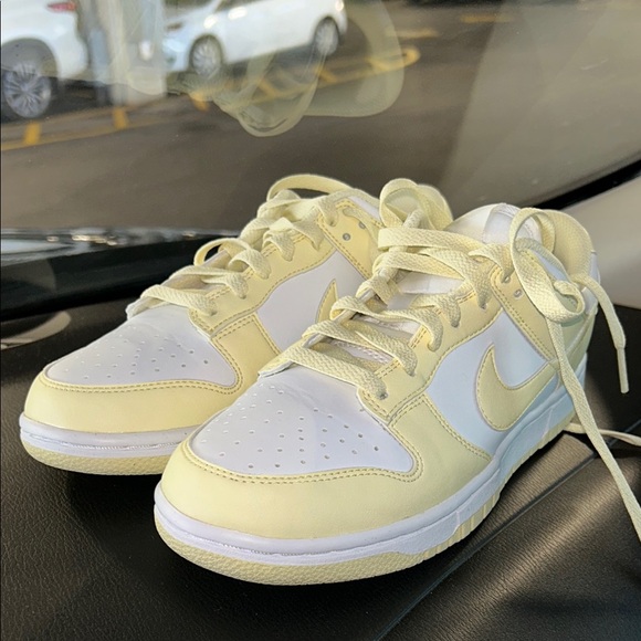 Nike pastel yellow dunks - Picture 4 of 4